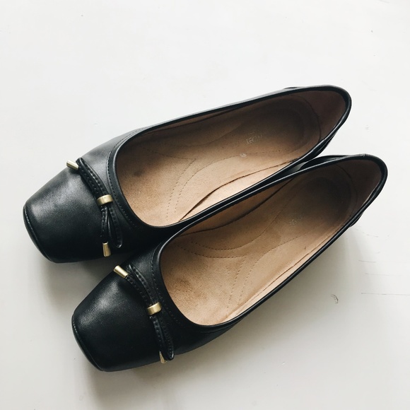 naturalizer black flat shoes